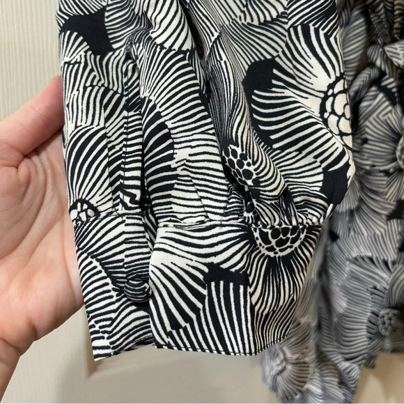 Express NWT Floral Long Sleeve Romper - Picture 4 of 5